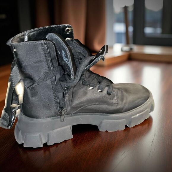 Women’s Steve Madden Thora-P Black Combat Chunky Platform Boots Size 8.5 - Picture 1 of 10